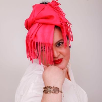 mujer que gusta del arte en todas sus manifestaciones, con ganas de conocer más del mundo y de la gente que en él habitan
