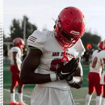 6’5 230 Defensive end @ city college of San Francisco. https://t.co/ZTLLPdrlL4