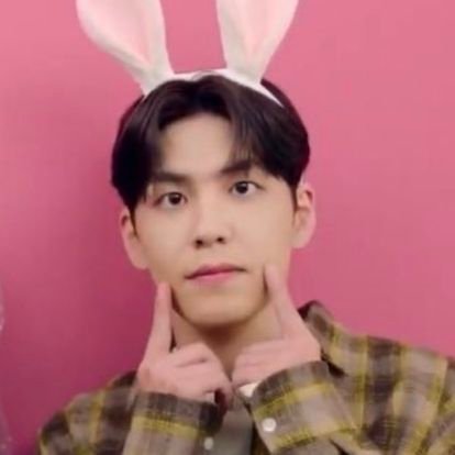 pls reach me through dm if its urgent ㅡ not good at bio but one thing for sure is, im a clown🤡 here to support #EXO and #DAY6✨💸