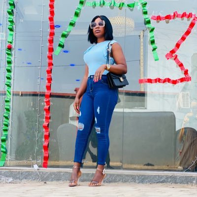 LorlyScentsHub's profile picture. Perfumes seller and a student ✌🏽