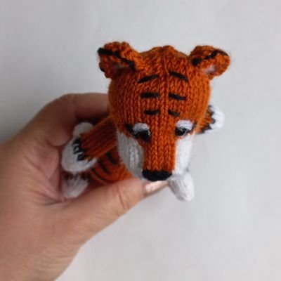 I knit cute toys and write patterns. Welcom to my store. Using the link.