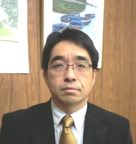ベビー衣料製造㈱林商店の代表林康雄と申します。私たちは繊維製品を通じてファッション性、機能性、安全性を追求し国民に安心と豊かさを提案します を企業理念として地元地域の経済活性化と繊維産業の革新をめざしています。今年度テーマ「価格とスピート 偏重からの脱却」