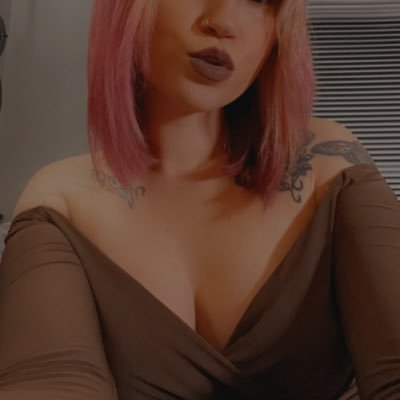 29yrs old . $60 tribute $100 unblock fee $goddessleena666 . account banned at 2.5k https://t.co/ca4LRFKHO3