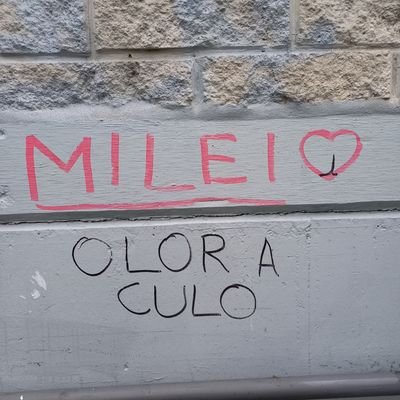 GuevaraGiov's profile picture. Yo me muero como viví.