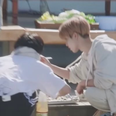 slowmode19's profile picture. — when stars and humankind shine — 佛系更新｜本命雙橙的團飯🍊🍊