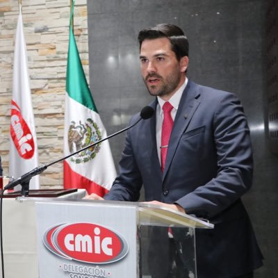 Empresario en el sector de la construcción, padre de familia y Ex Presidente de CMIC Sonora 2022-2024