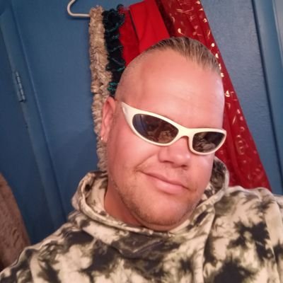38 single living in Las Vegas clean pools and searching for friends