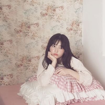 n_equal1's profile picture. 8号室の外