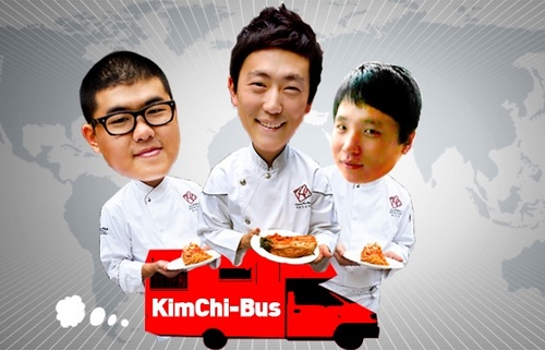 kimchibus. 한국의 김치를 알리기 위해 400일간 '김치버스'를 타고 세계 곳곳을 누빌예정입니다.