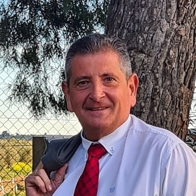 Profesor de Pedagogía Terapéutica en el I.E.S. Profesor Andres Bojollo de Puente Genil. Secretario local de Educacion del @PuenteGenilPSOE