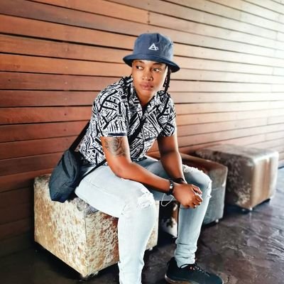 KatKgorinyane's profile picture. Queer 🏳️‍🌈| SHE/HER |photographer 📸📷|visual artist✏🖌|Poet✒|fitness samurai💪| barber💇‍♂️💇‍♀️|Rugby forward 🏉(7)|soldier| feminist.♡ +@twixy_k on insta♡.