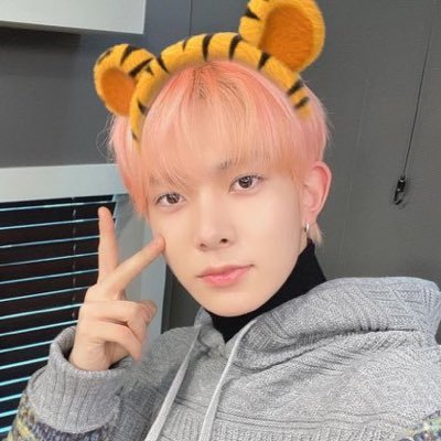 gr042004's profile picture. ga joining acc | #FamiliadeLyreign | #Miones | #mababies | #nonniesfam | #αrcнyѕ | #Hopias | #reveries | #corashines | #GemHostFamily | #Amoracle