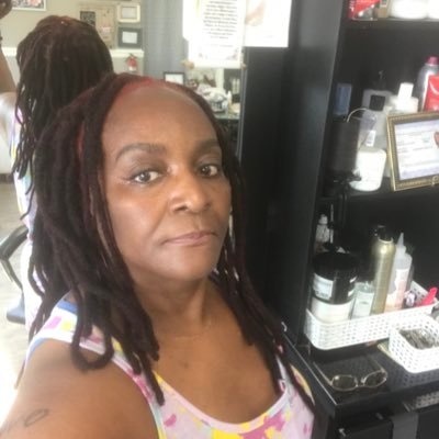 Desert Storm veteran, loves reading, cooking, family and life.