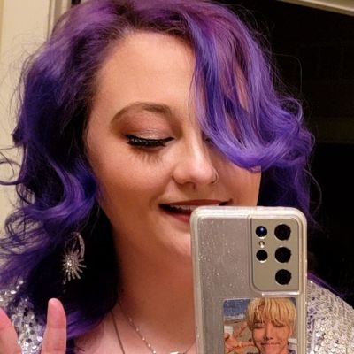Tifferzz's profile picture. Your friendly neighborhood train wreck.