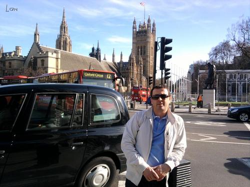 born.1976,study economy,bussinesman,love art,music,movies,i like women,