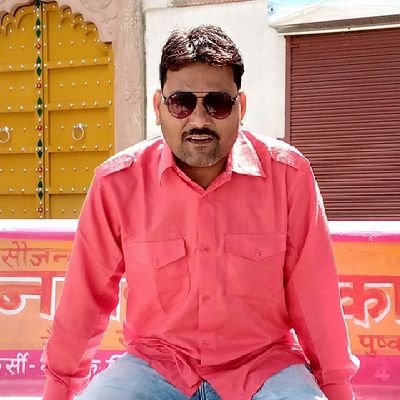 kh4n786mahfooz's profile picture. मैं बोलता हूँ तो इल्ज़ाम है बग़ावत का
मैं चुप रहूँ तो बड़ी बेबसी सी होती है 😔