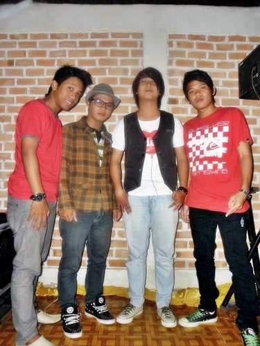 ASone_id's profile picture. As one merupakan indie band asal Samarinda (sangasanga) Kalimantan timur. - Dhony (vocal + guitarist) - Hendra (guitarist) - Ade (bassist) - Herry (drummer)