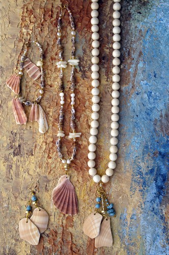 Stenen in sieraden en schilderijen