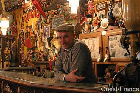 Le Café le plus beau de le monde ! Elu Plus beau café de france Antiquité-Brocante et désormais Monument Historique et Patrimoine Européen ! .. Et toc ..!
