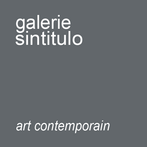 La galerie sintitulo s'est installée à Mougins en 2002. Elle renouvelle sa programmation à partir de 2017 et soutient l'art contemporain en région (PACA).
