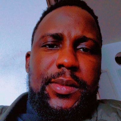 artiste musicien du groupe fulu miziki colektive, chanteur performer ingénieur du son et DJ et la bassiste du groupe 🌞🌞🌞