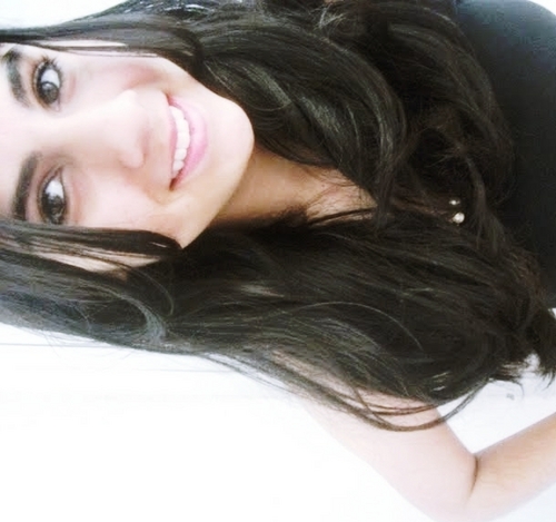 O bonito me encαntα, mαs o sincero, αh .. Esse me fαscinα ! - Clαrice Lispector