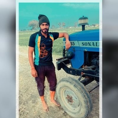 इस कदर वाकिफ है मेरी कलम मेरे जज्बातों से,अगर मैं इश्क लिखना भी चाहूं तो #इंकलाब लिख जाता हूं।
#Bhagatsingh
