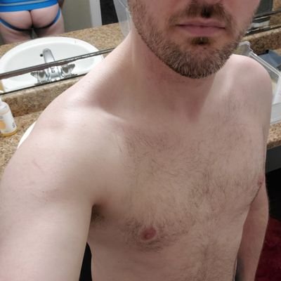 Hung Geek into hung dudes and twinks.
https://t.co/FYqD0UL53F