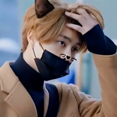 Follow to become Johnny's employee of a company he's yet to found lmaO 🗒️✒️📌🖊️🖇️⌚️🌃🍷🎓✂️💎