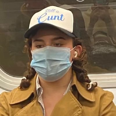 cumasinggih's profile picture. mau jadi hot papa.