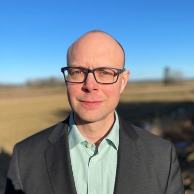 Har viss erfarenhet inom energi, krisberedskap och totalförsvar. Vill bidra till mer helhetssyn, eftertanke och källkritik.