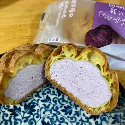 ネットで見たコンビニスイーツが「沖縄を除く」🍮 県外へのお土産にいつも悩む🍡友達とお茶するのにいい所が分からない☕️そんな経験からこのアカウント始めました🍫RT多め🍰ホテル勤務です🍪たまにスマホで撮った写真などをアップしてます📱