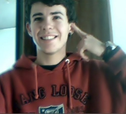 Eu to cansado de sofrer quero dançar sentir calor e poder só olhar no universo em  torno de você , brilhando em vida , sorrindo a toa só vibrando amor e paz ♫