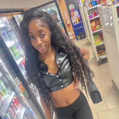 crownmejenni's profile picture. 