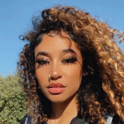 curlylyric22 Profile Picture