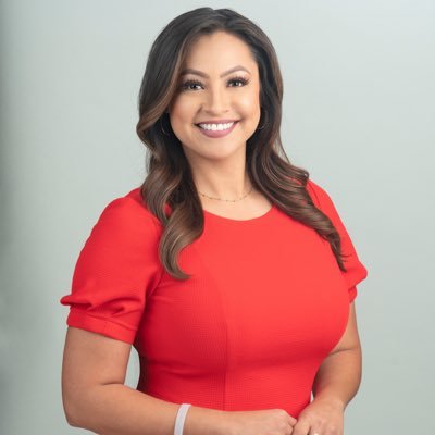 Just an Arizona gal who loves to talk into a mic and smile for the camera! 12 News  Arizona Midday Host, D-backs Host & Su Vida Host. Vanessa@vanessaramirez.net