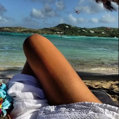 PaulaValeoro's profile picture. Estoy liberada y la vida me dió justicia donde no la esperaba... gracias a la vida⚕️⚖️