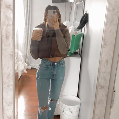 demisassine's profile picture. 🦋