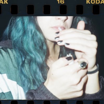Freelance Photographer, Artist & Budtender exploring the cannabis industry three bong rips at a time. 🌿 @carly_b0omer • https://t.co/xAZTCIi3J0