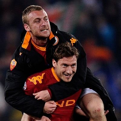 Foto nostalgiche della AS Roma 🐺🟡🔴
Ricordi giallorossi...💛❤️