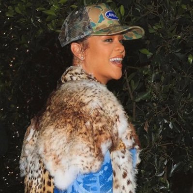 Holy_rih's profile picture. Rihanna follows 26.10.11❤️