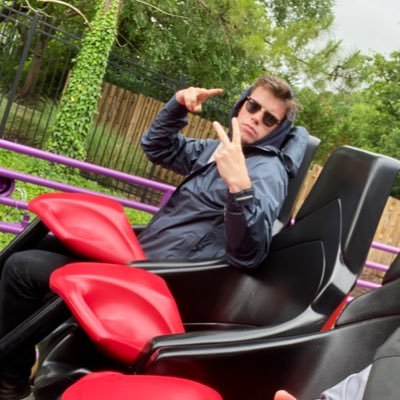 Theme Park Content Creator. My thoughts on roller coasters, the attractions industry and #content