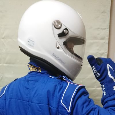 秋田県横手市在住。本業は介護福祉士。
プライベートでは車が好きで、社用車等の「出張洗車」や少しですが、モータースポーツに参加させて頂いております。
🏁お仕事依頼はDMで受け付けています。