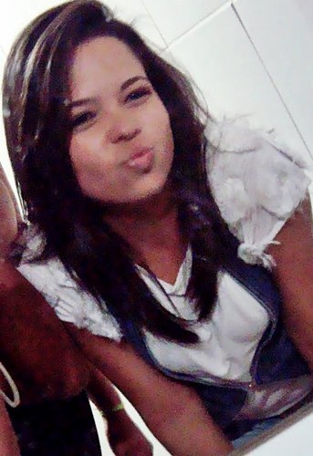 . dificil de ser entendida , complicada de ser interpretada!