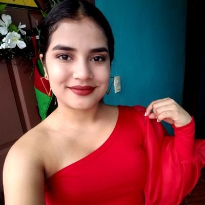 MayraLp17's profile picture. 