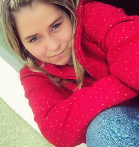 Flá Spinucci, 15 anos, música, dançar, calor, chocolate, coxinha , msn , redes sociais, amigos, festas, shopping , andar , estudar *o*