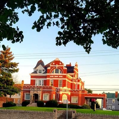 Last brick Queen Anne in West Price Hill ca 1892. Endangered. 2/15/22 is the last hope. Cincinnati Landmark https://t.co/Kmf0YJstHc