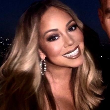We stan the queen of Christmas miss Mariah Carey 😌