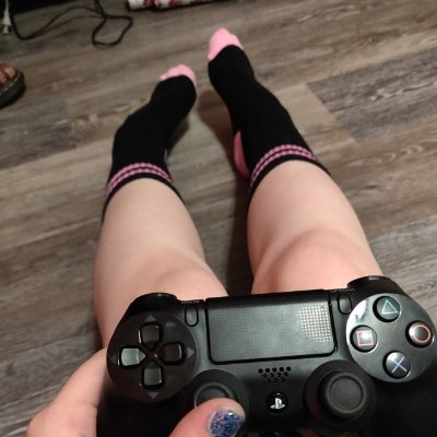 I sell feet pic, I can make personalized ones :D
R6, Val, Apex, CoD player, in link with video games, pop culture or mangas :)
DM me to have your private pic