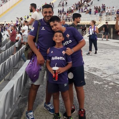 amo la mia famiglia la natura le persone buone e le Fiorentina 🥩💜⚜